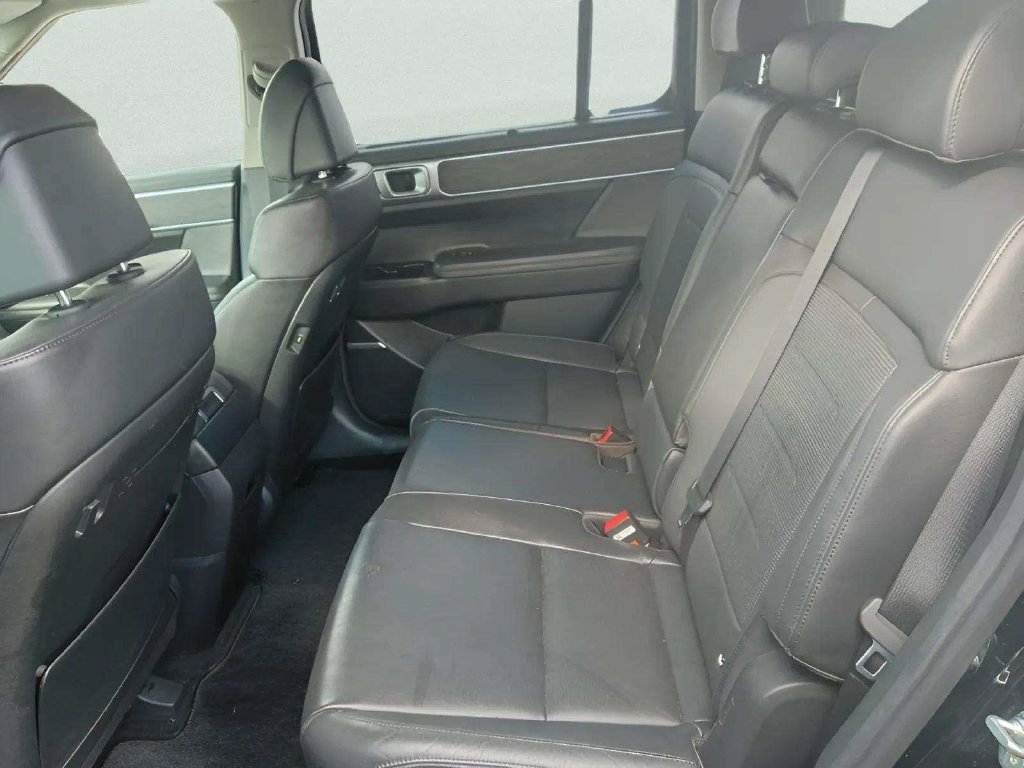 Used 2024 Hyundai Santa Fe Limited FWD image 9