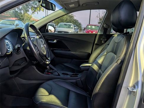 Used 2019 Kia Niro S Touring image 14