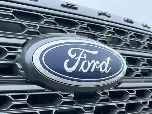 Used 2023 Ford Explorer XLT w/ Equipment Group 202A image 12