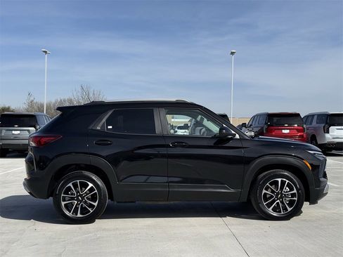 Certified 2025 Chevrolet TrailBlazer LT image 3