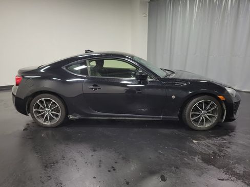 Used 2020 Toyota 86 RWD image 9