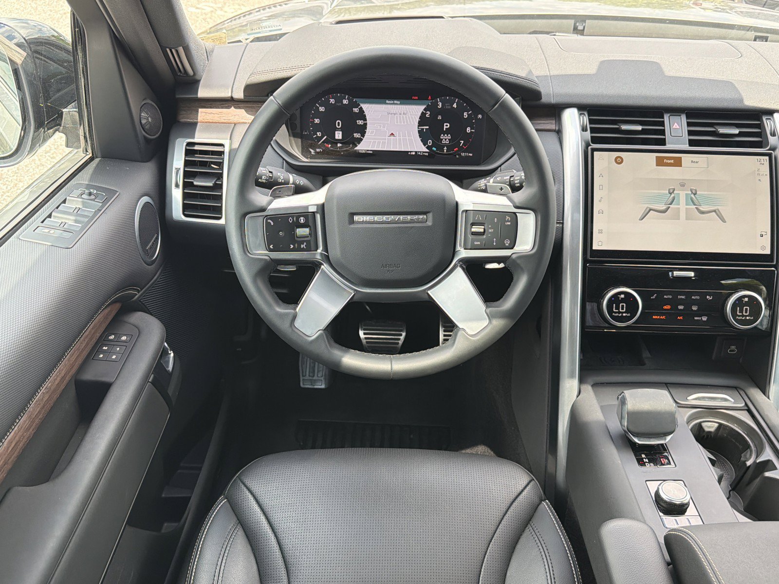Used 2025 Land Rover Discovery Dynamic SE AWD/4WD image 15