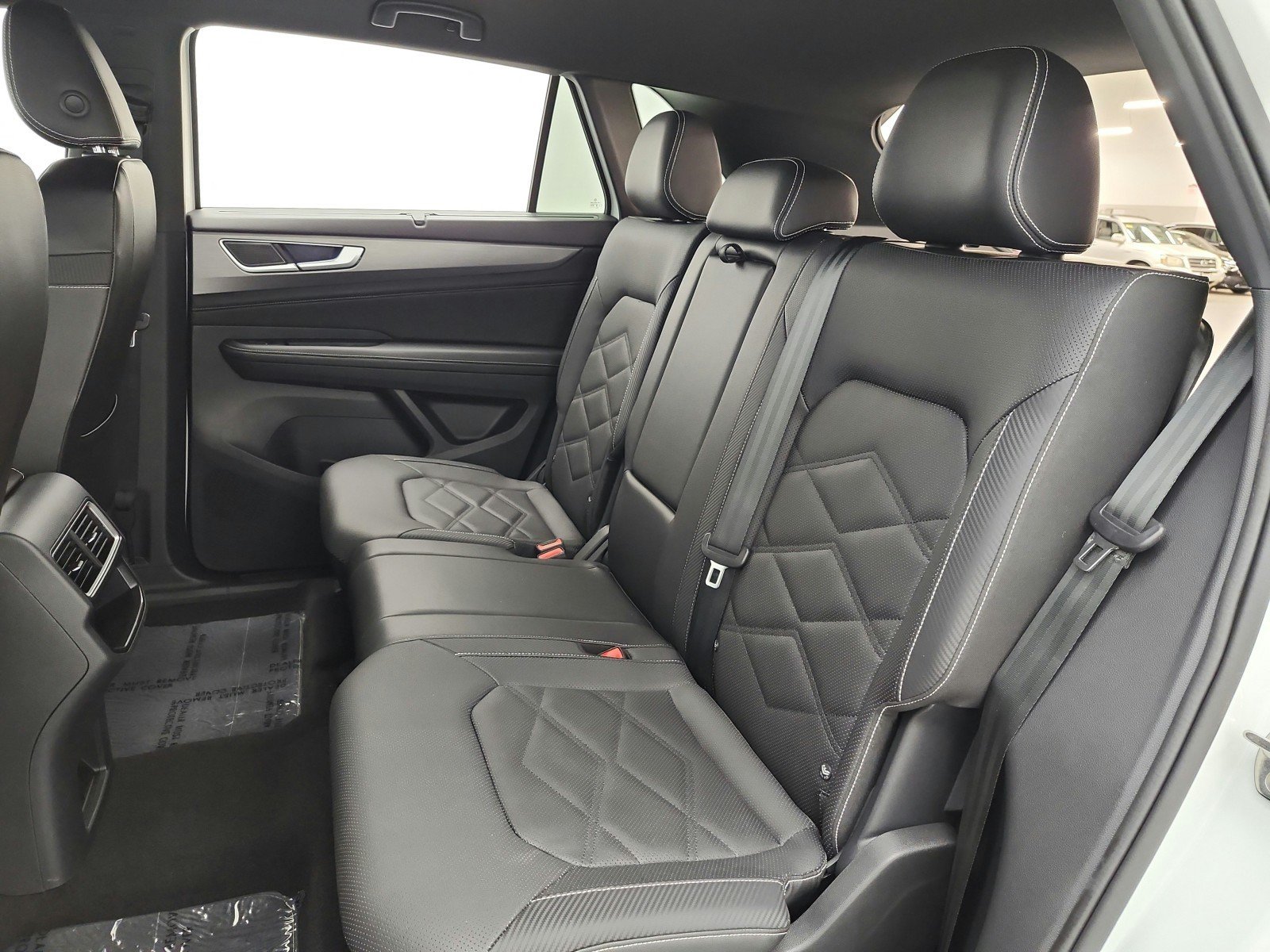 Used 2024 Volkswagen Atlas Cross Sport SE w/ Black Wheel Package FWD image 15