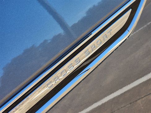 Used 2025 Volkswagen Atlas Cross Sport SE image 20