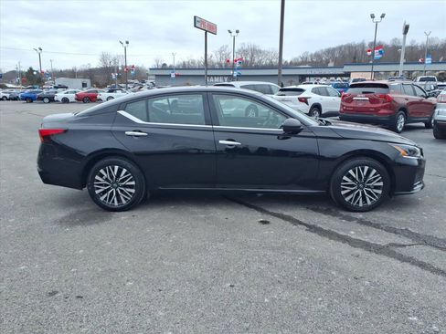 Used 2024 Nissan Altima 2.5 SV image 5