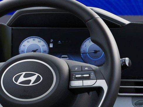 Used 2025 Hyundai Elantra Limited FWD image 14