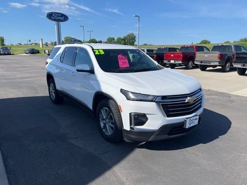 Used 2023 Chevrolet Traverse LT AWD/4WD image 3
