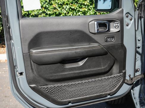 Used 2025 Jeep Wrangler Unlimited Sahara w/ Safety Group AWD/4WD image 19