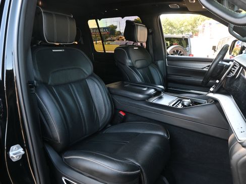 Used 2022 Jeep Grand Wagoneer Series II AWD/4WD image 35