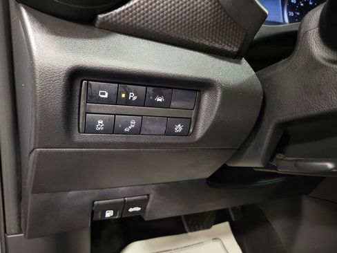 Used 2020 Nissan Kicks S image 21