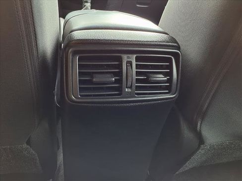 Used 2021 Nissan Rogue Sport S image 25