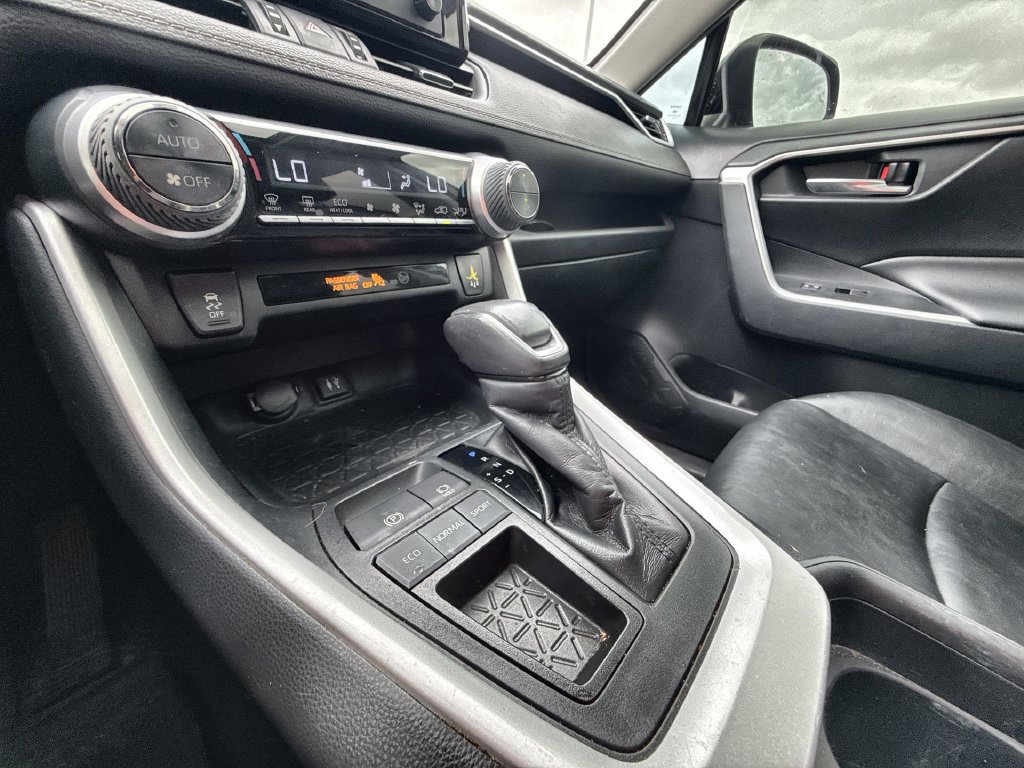 Used 2019 Toyota RAV4 XLE Premium w/ Carpet Mat Package FWD image 22