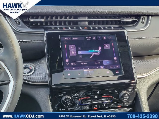 Certified 2025 Jeep Grand Cherokee Altitude AWD/4WD image 21