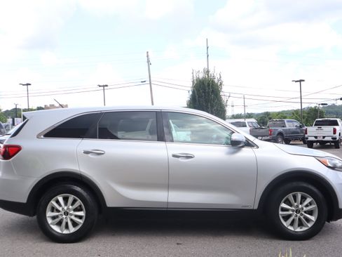 Used 2019 Kia Sorento AWD V6 image 6