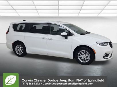 Used 2023 Chrysler Pacifica Touring-L