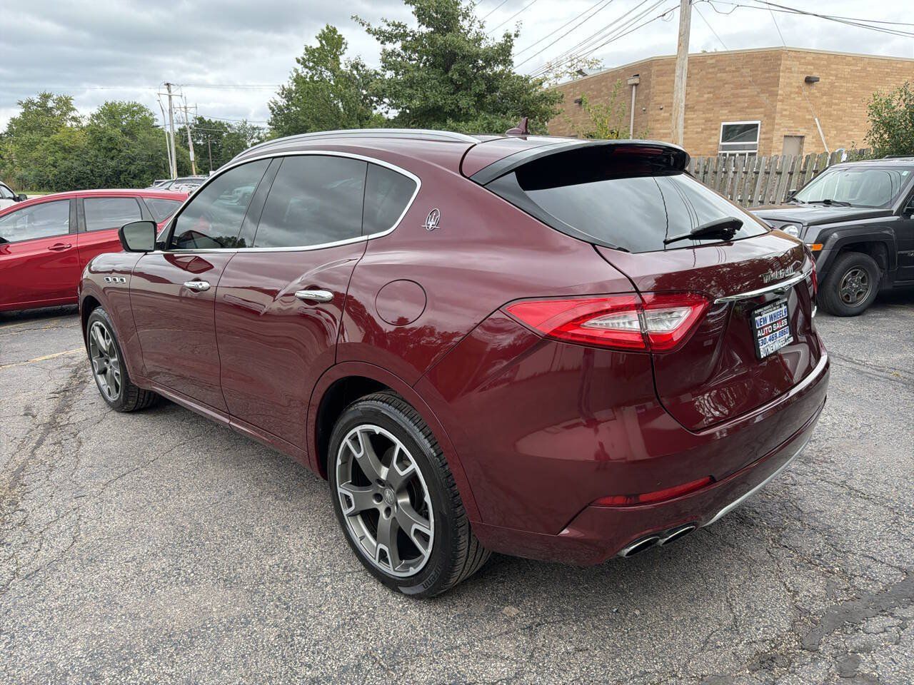 Used 2017 Maserati Levante w/ Luxury Package AWD/4WD image 4