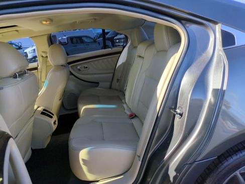 Used 2018 Ford Taurus Limited image 28