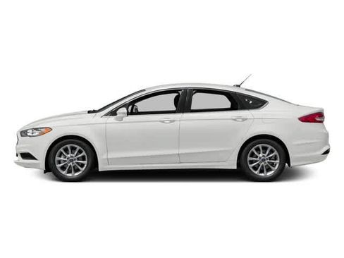 Used 2017 Ford Fusion SE w/ Fusion SE Technology Package FWD image 2