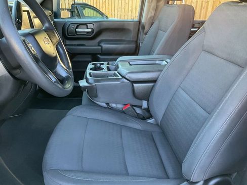 Used 2024 Chevrolet Silverado 2500 Custom w/ Custom Value Package image 5