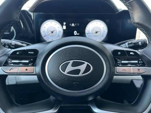 Used 2025 Hyundai Elantra Limited FWD image 28