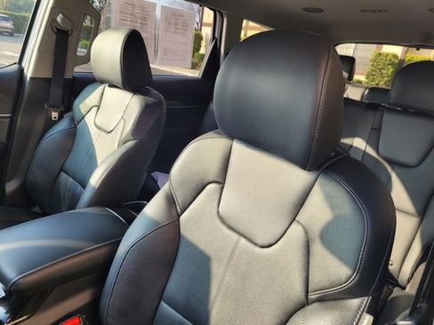 Used 2025 Kia Telluride EX image 15