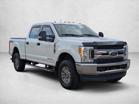 Used 2017 Ford F250 XL w/ STX Appearance Package AWD/4WD image 3
