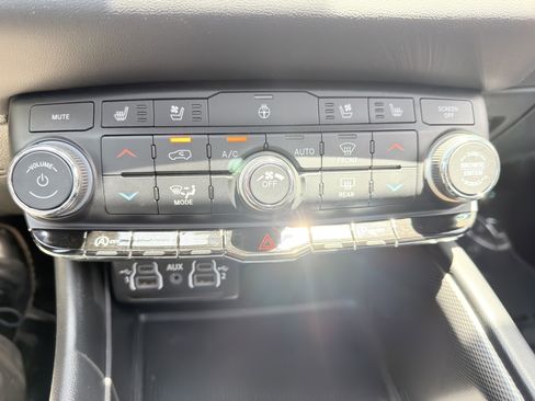 Used 2024 Dodge Durango GT RWD image 37