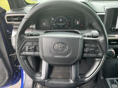 Used 2025 Toyota Tacoma SR5 RWD image 18