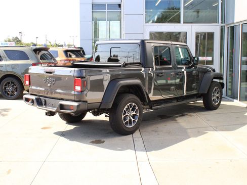 Used 2026 Jeep Gladiator Sport AWD/4WD image 6