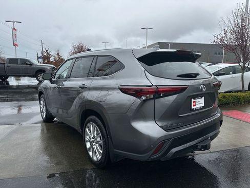 Certified 2025 Toyota Highlander Limited image 3