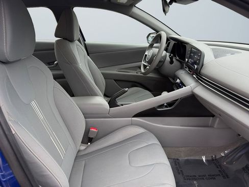 Used 2022 Hyundai Elantra SEL w/ Cargo Package image 15