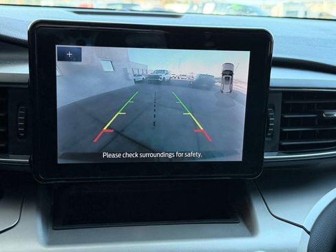 Used 2022 Ford Explorer XLT w/ Equipment Group 202A image 11