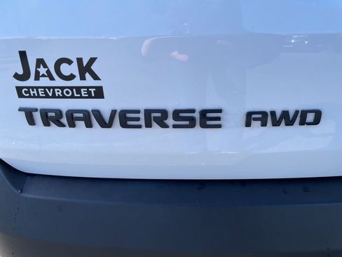 Used 2023 Chevrolet Traverse LT image 7