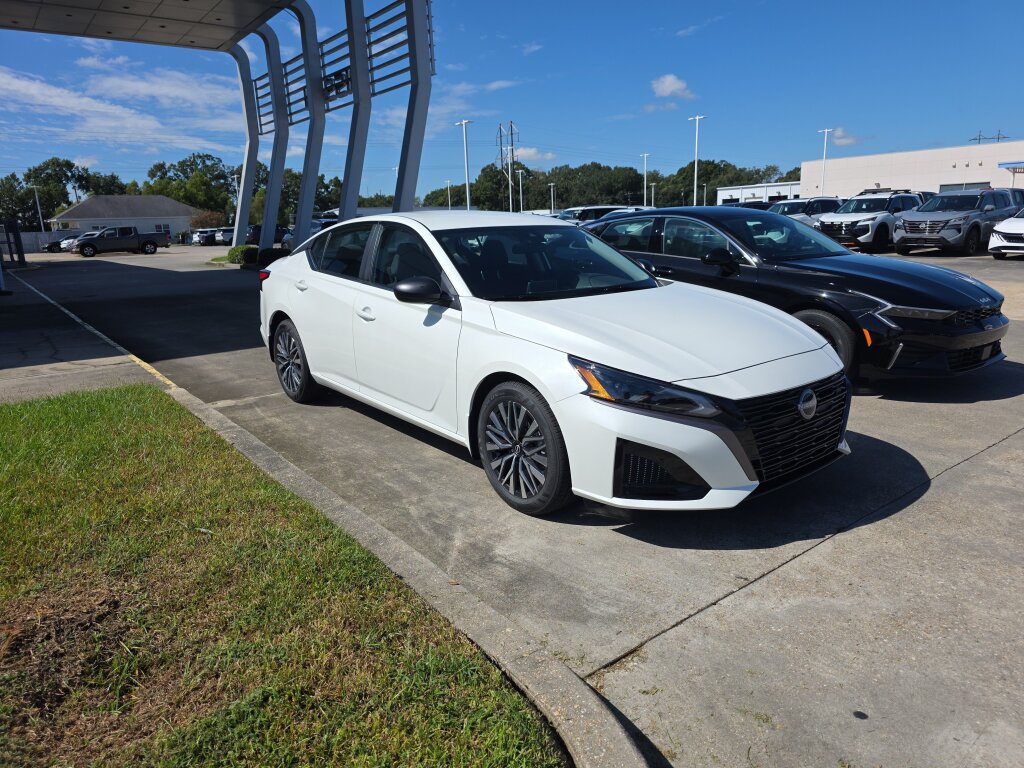 New 2026 Nissan Altima 2.5 SV FWD image 2