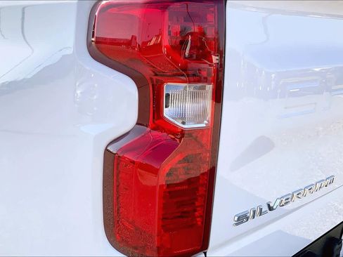 Used 2023 Chevrolet Silverado 1500 Custom image 24