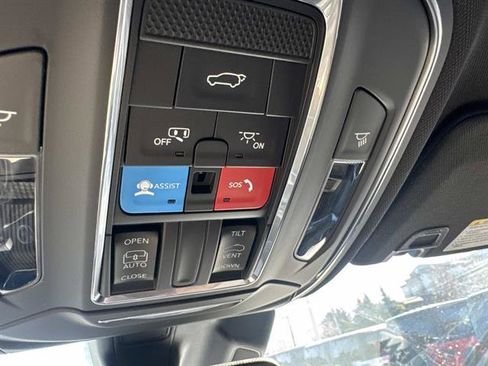 Used 2023 Jeep Grand Cherokee Altitude AWD/4WD image 23
