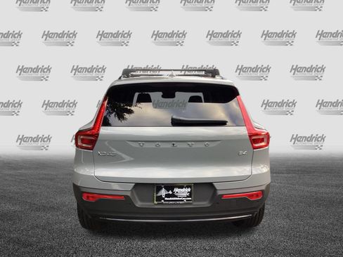 Certified 2026 Volvo XC40 B4 Core FWD image 8