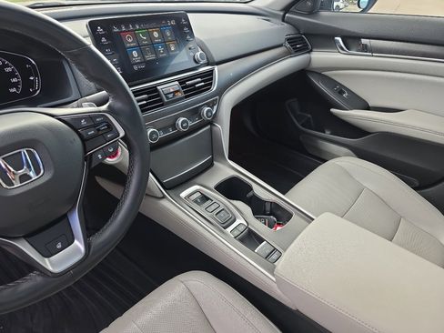 Used 2019 Honda Accord Touring image 18