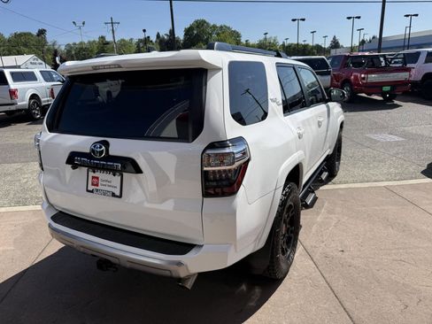 Certified 2019 Toyota 4Runner TRD Off-Road Premium AWD/4WD image 8