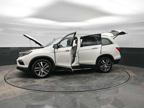 Used 2018 Honda Pilot Touring image 41