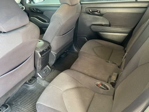 Used 2021 Toyota Highlander LE FWD image 10