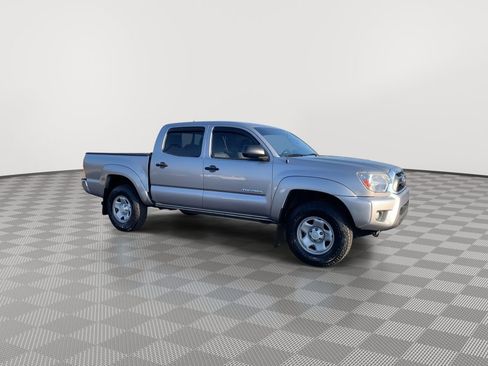 Used 2014 Toyota Tacoma PreRunner image 2