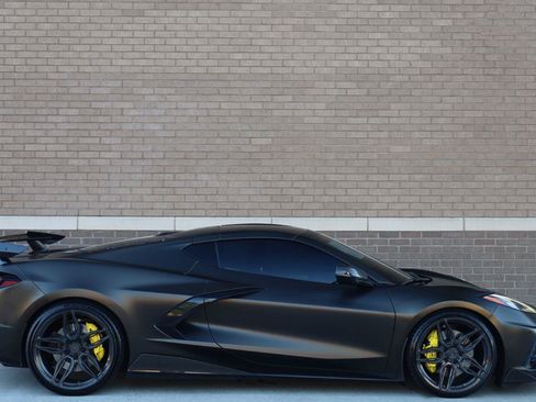 Used 2021 Chevrolet Corvette Stingray Preferred Cpe w/ Z51 Performance Package RWD image 2