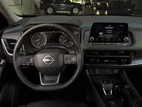 Used 2026 Nissan Rogue SV FWD image 14