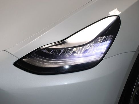 Used 2021 Tesla Model Y Long Range image 50