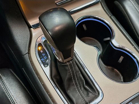 Used 2016 Jeep Grand Cherokee Limited image 25