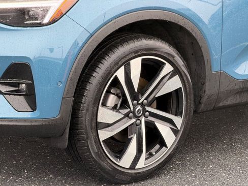 Certified 2023 Volvo XC40 B5 Ultimate w/ Protection Package Premier image 8