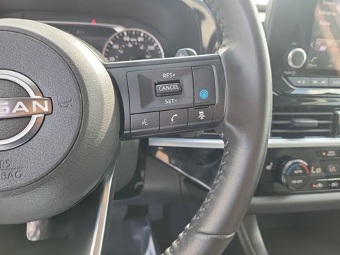 Used 2025 Nissan Pathfinder SV FWD image 32
