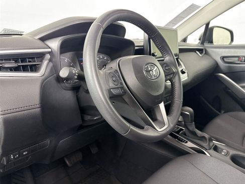 Certified 2024 Toyota Corolla Cross LE FWD image 4
