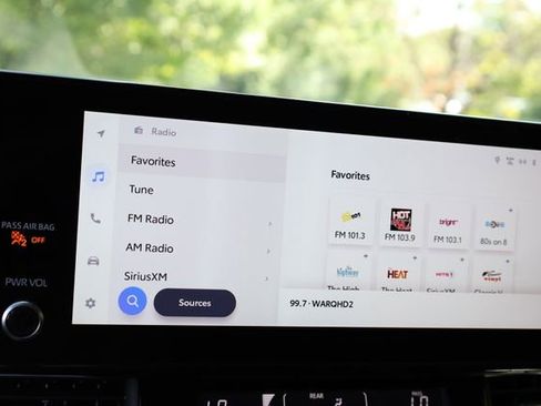 Used 2025 Toyota Sienna Platinum image 6